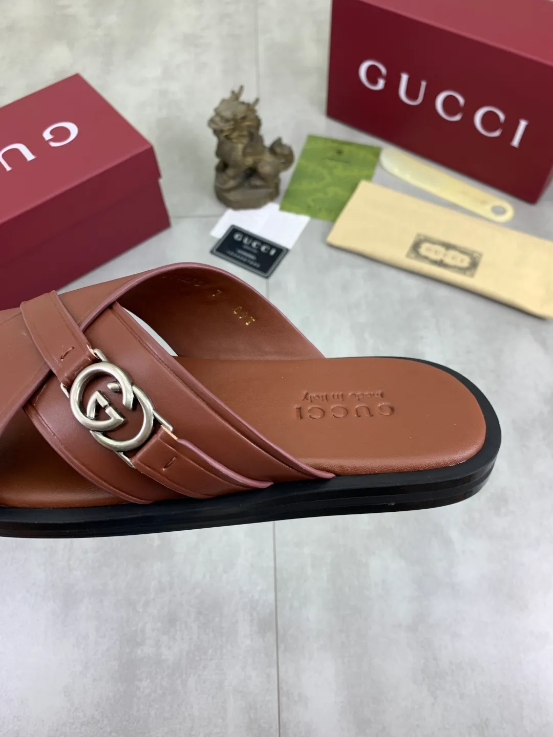 Men's shoes 💰P380💰[New model] High version 🎁🎁🎁 GUCCI New casual hot diamond slippers for the Year of the Snake, original official website, perfect workmanship, transmitting a kind of noble luxury, sublimating its definition of luxury in Gucci's high-end extraordinary craftsmanship. Original Gucci double G combination outsole, code number: 40-44 (45 customized) complete package